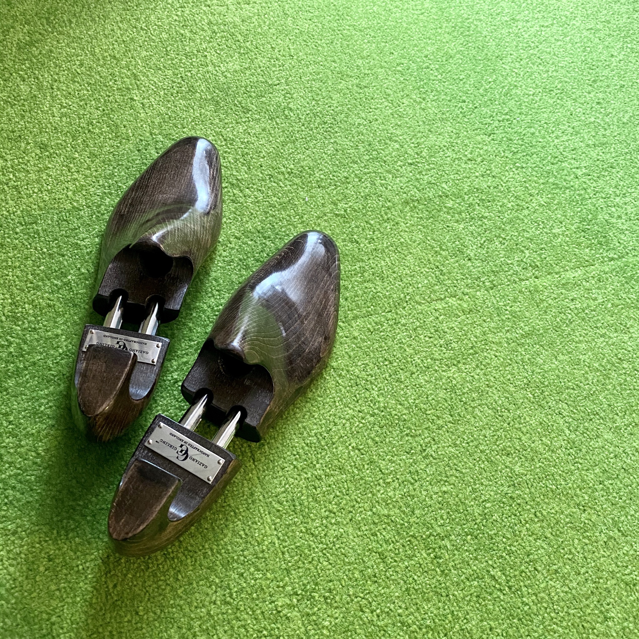 Gaziano&Girlingのシューツリーを眺めて心を落ち着けよう！！Let's